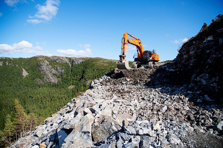 Krevende terreng fro adkomstvei til Kvenndalsfjellet vindpark