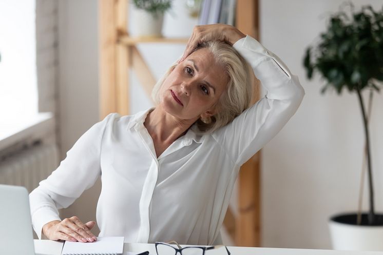 doc Schmerzgel_rueckenfreundlciher Arbeiten_iStock-1209703822