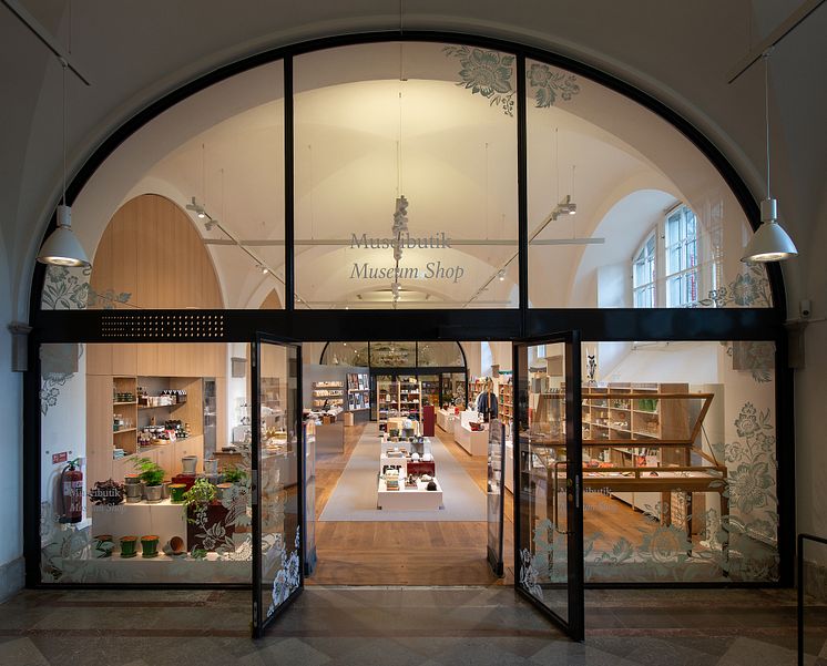 Nordiska museets nya butik erbjuder medvetna vardagsvaror och nordiskt hantverk. Arkitekt Joyn Studio 2018.