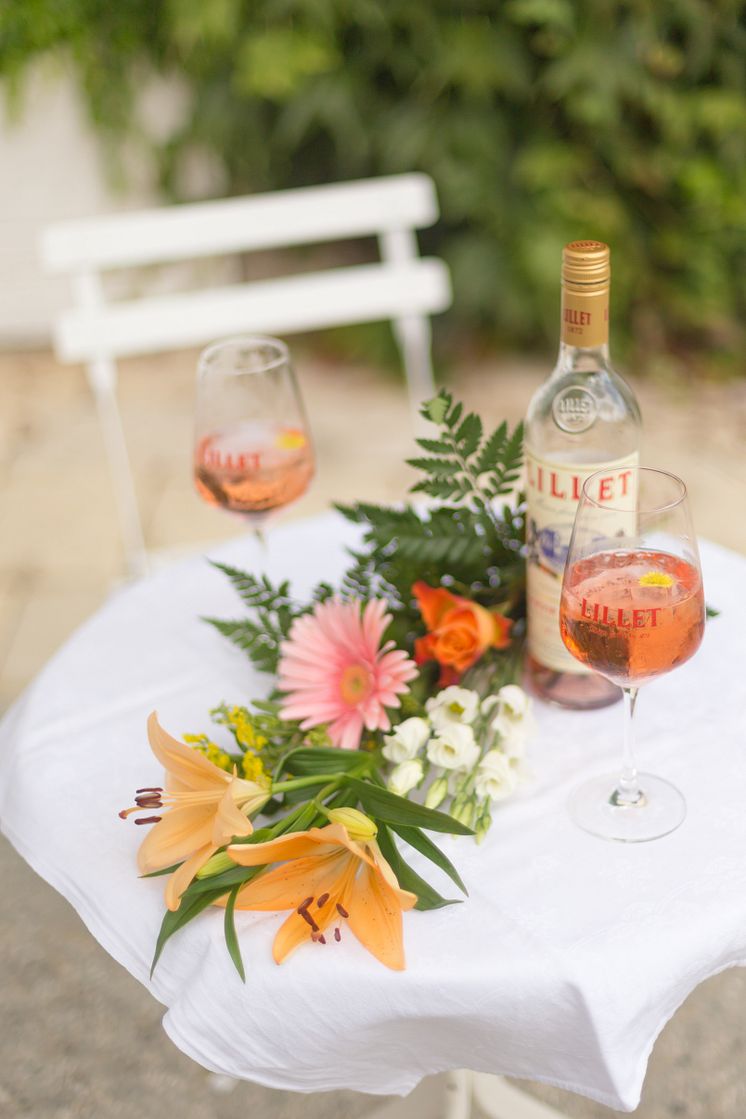 Lillet Rosé lifestyle