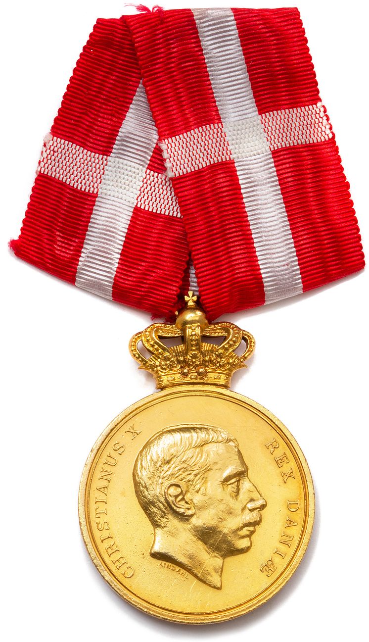 Niels Bohr-medalje, lot 374.jpg