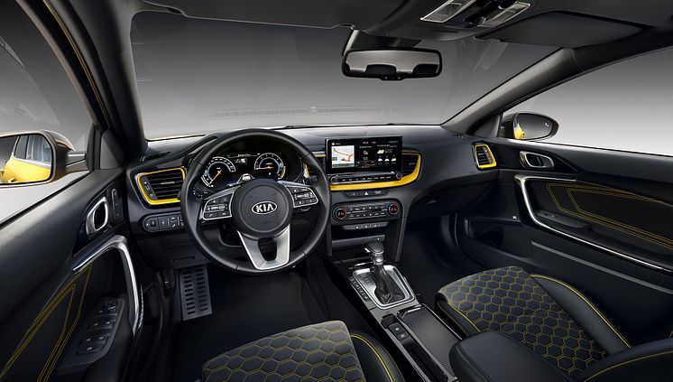 kia_pressrelease_2018_PRESS-HIGHRES_xceed_white_interior