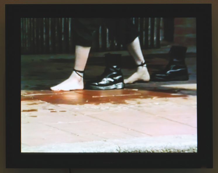 L2022_MH_10_Mona Hatoum_Performance Documents_01_Video still_Courtesy Kunstmuseum St. Gallen_Photo Stefan Rohner