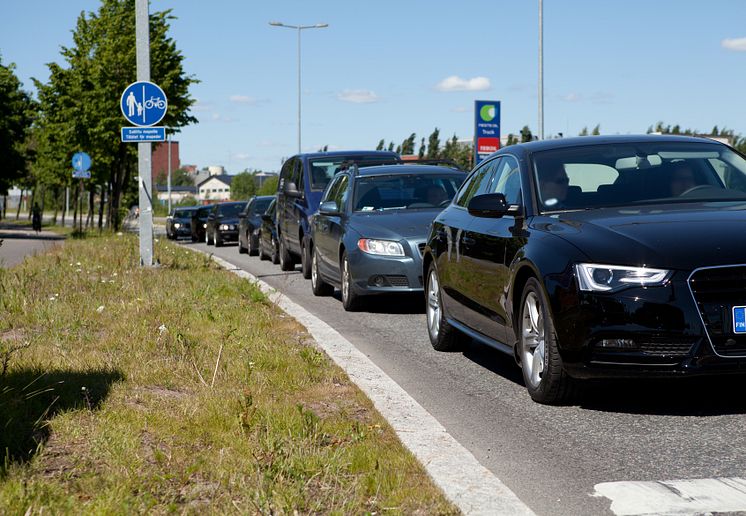 Loman alkajaisiksi moni suomalainen pakkaa auton ja vaihtaa kesäksi maisemaa.