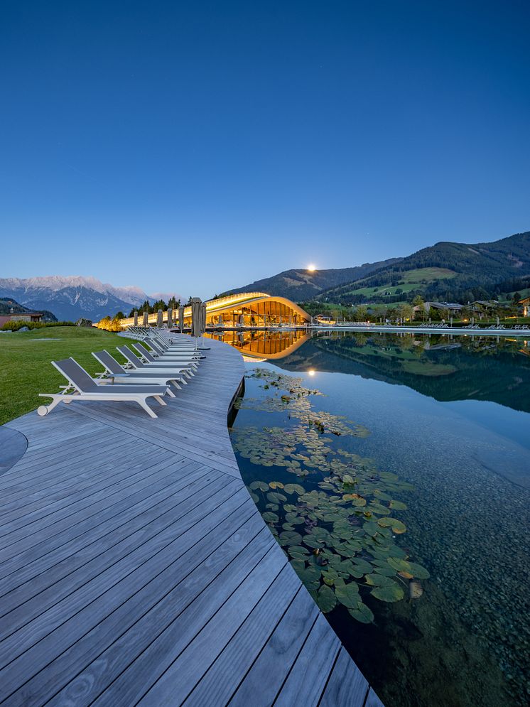 Wellness Terrasse mit Holz: „ATMOSPHERE by Krallerhof