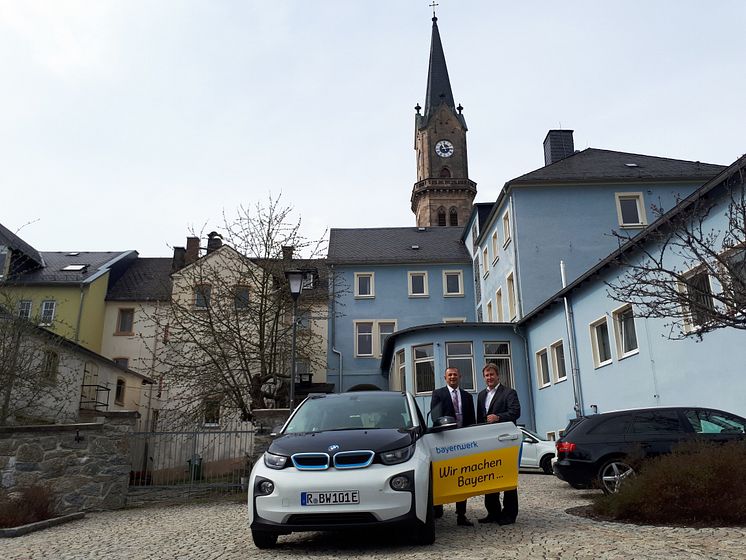 Naila testete ein E-Fahrzeug des Bayernwerks.