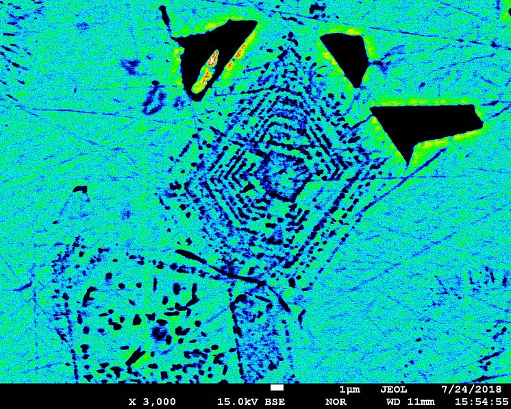 Kemiskt zonerad magnetitkristall 