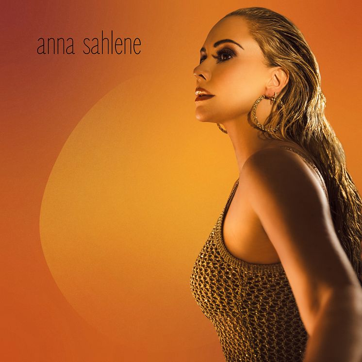 ANNA SAHLENE_ Love Me Low_Omslag_Foto_Mini.jpg