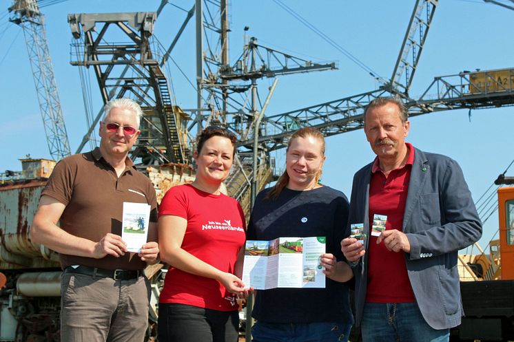 Thorsten Hinz (Bergbau-Technik-Park e.V.), Daniela Kuhnert (Leipzig Tourismus und Marketing GmbH), Teresa Schneidewind (MUT e.V., Brikettfabrik Herrmannschacht) und Dr. Karsten Waldenburger (Verein Kohlebahnen e.V.) bei der Präsentation (v.l.)