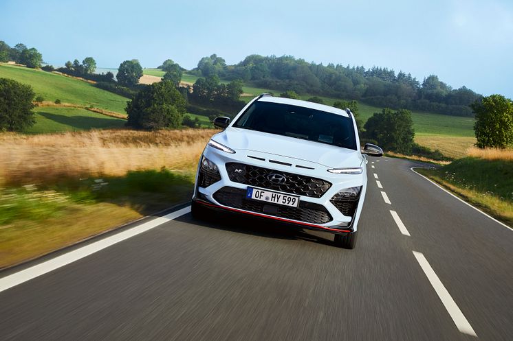 hyundai-kona-n-test-drive-sonic-blue-driving-14