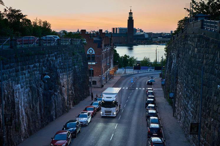 Batteriebetriebene und Hybrid-Lkw eigenen sich für die Verteilung in der Nacht oder außerhalb der Spitzenzeiten.