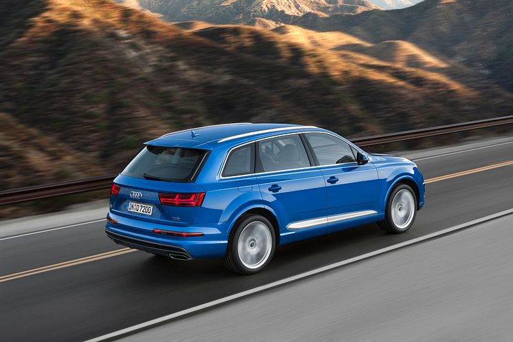 Q7 right side rear dynamic