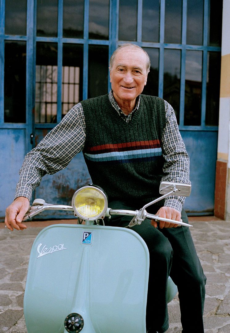 Fernando Di Luca på en italiensk vespa