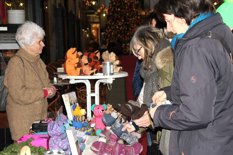 Erfolgreicher Bärenherz-Weihnachtsbasar 2016: Rückblick in Bildern