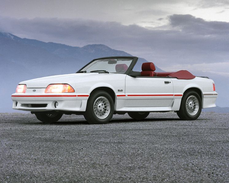 1987-Ford-Mustang-GT-convertible