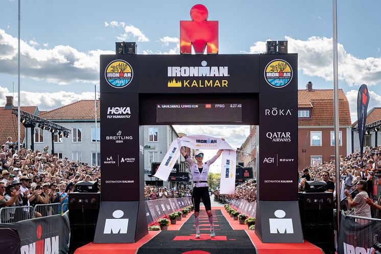 Ironman Kalmar 2025. Vinnaren Katrine Græsbøll Christensen från Danmark.