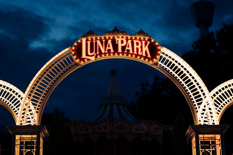 Liseberg_Luna Park_portal_2_s23.jpg