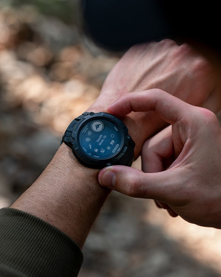 Instinct 3 Tactical, wrist.jpg