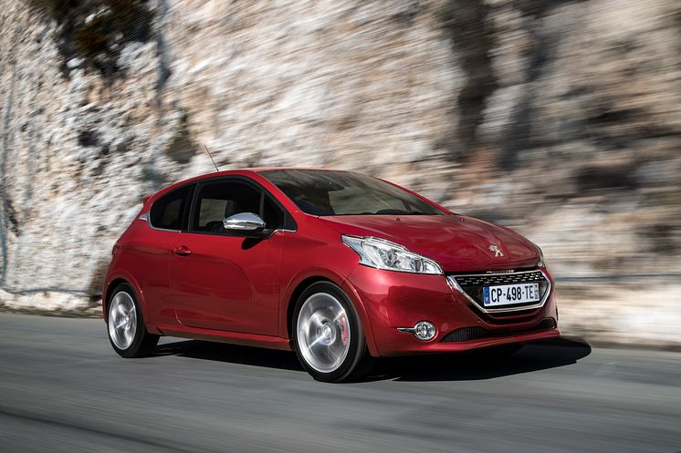 Sverigepremiär för Peugeot 208 GTi - komprimerad körglädje