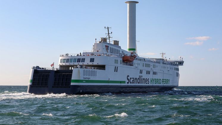 M/V Copenhagen Warnemünde breakwater