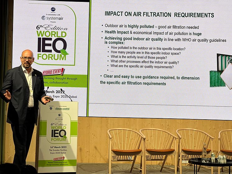 Camfil_Tobias Zimmer präsentiert am World IEQ Forum 2022