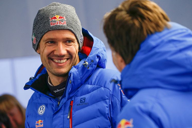 Sébastien Ogier strålar efter segern i Rally Sweden