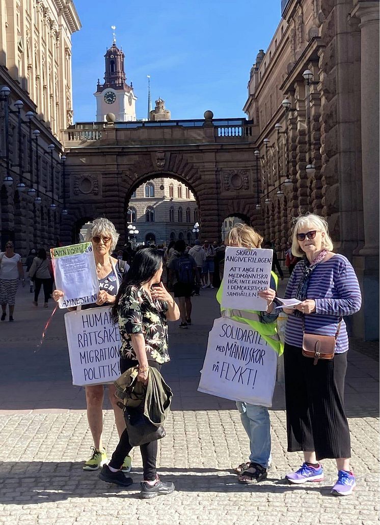 Medmänniskor på Riksbron maj 2024 beskuren.jpg