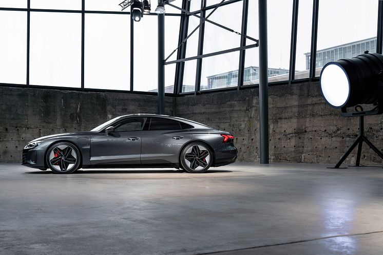 Audi RS e-tron GT (Daytonagrå)