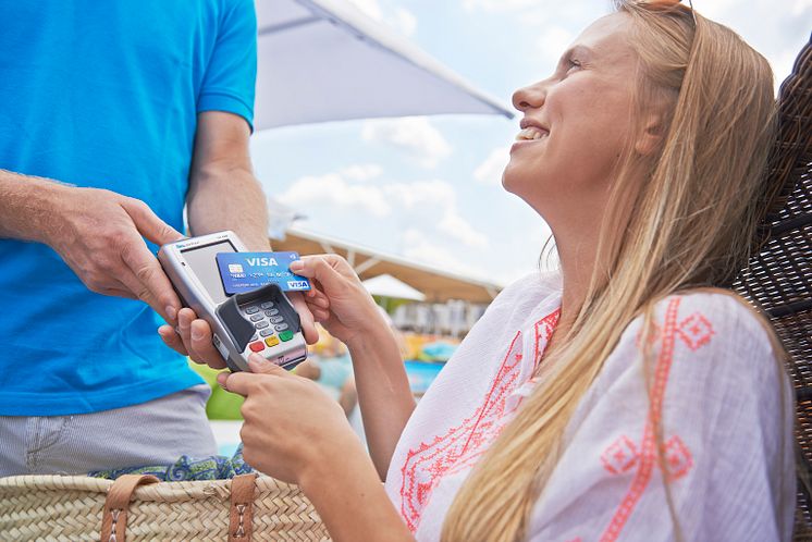 Kontaktloses Bezahlen mit Visa im Urlaub