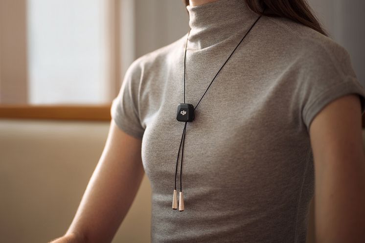 DJI Mic Mini Transmitter (Infinity Black)+Necklace.jpg