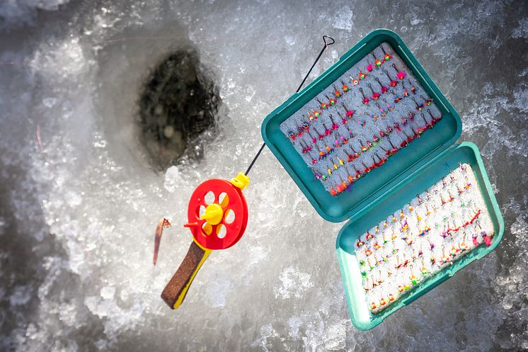 IceFishing_fotoRichardLindor_VisitDalarna