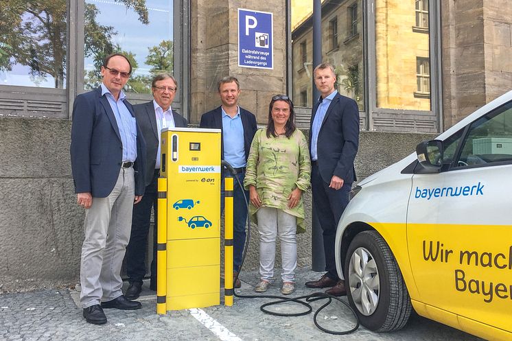 Offizielle Inbetriebnahme der E-Ladesäule am Luitpoldplatz