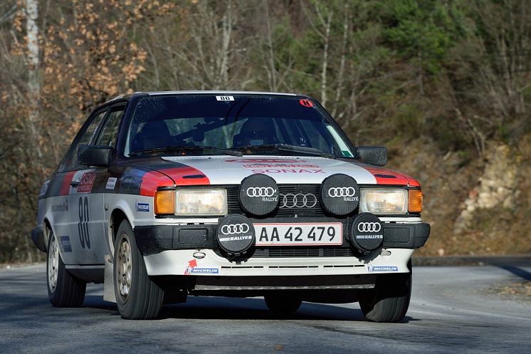 Audi 80 på asfalt (foto Michael Eisenberg)