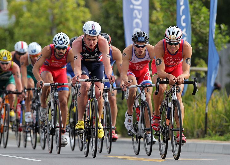 Discovery World Triathlon Cape Town - Elite Men's Race cycling 