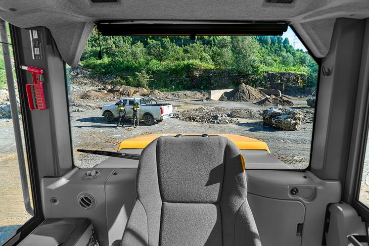 Volvo L120 Electric - eldriven hjullastare med enastående runtomsikt med den nya sluttande designen på "motorhuven".