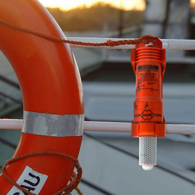 Hi-res image - ACR Electronics - The new ACR Electronics SM-3 Automatic Buoy Marker Light is a compact and durable crew-overboard LED strobe