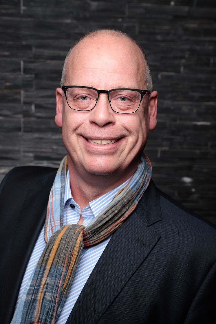 Willem Huls, Hotel Manager