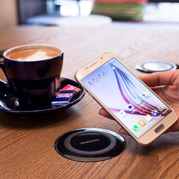 Samsung och Wayne ́s Coffee laddar för trådlöst samarbete