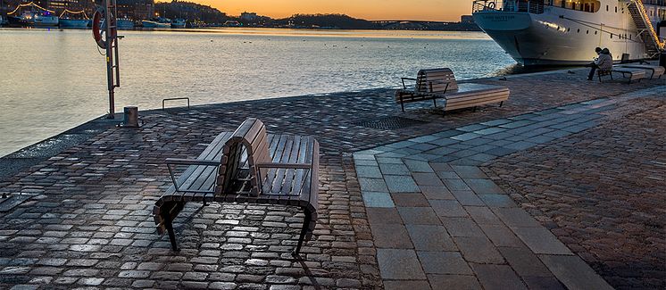 Riddarholmen bänk, design Andersson & Jönsson Arkitekter för Nola. 