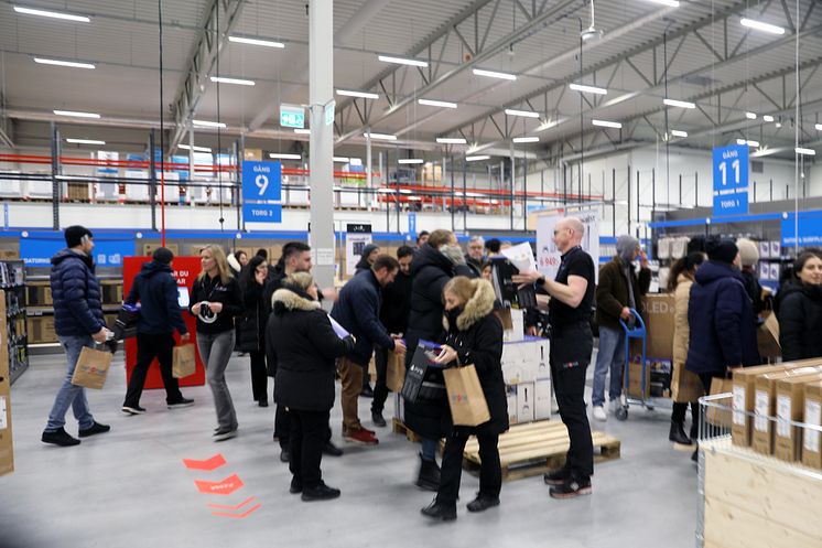 Nu slår NetOnNet upp portarna till sin nya Lagershop i Södertälje