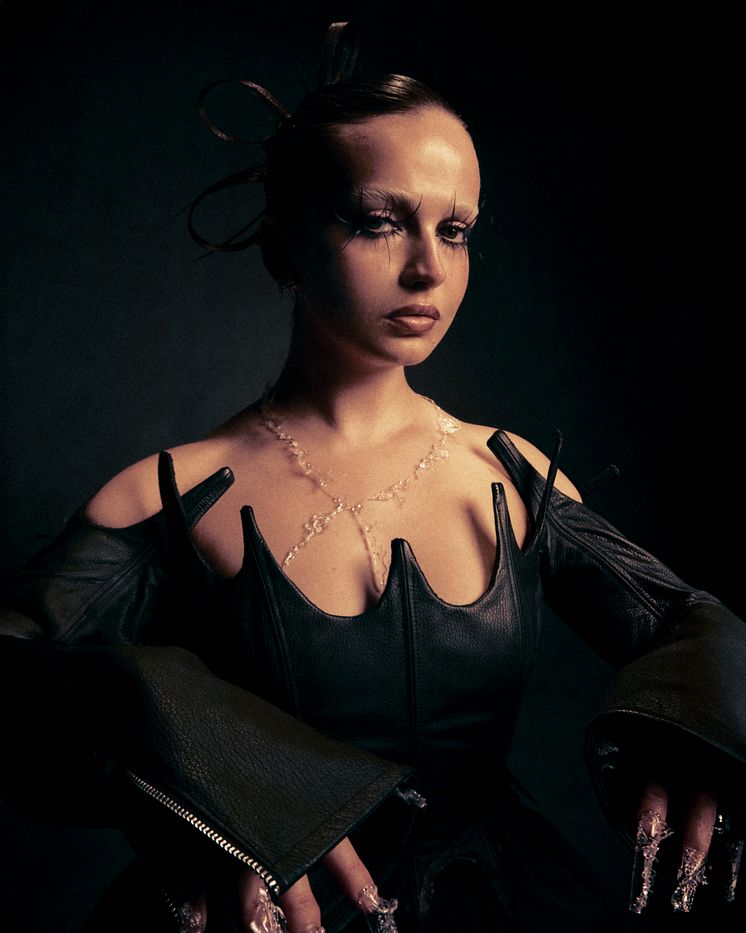 WILMA_PARASITE_6_foto_ Paul Edwards.jpg