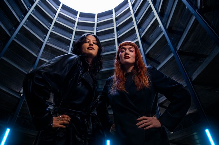 Icona Pop sätter elektrisk stämning till nya elektriska BMW iX3