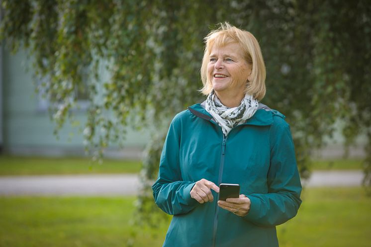 Eva Samuelsson med mobil