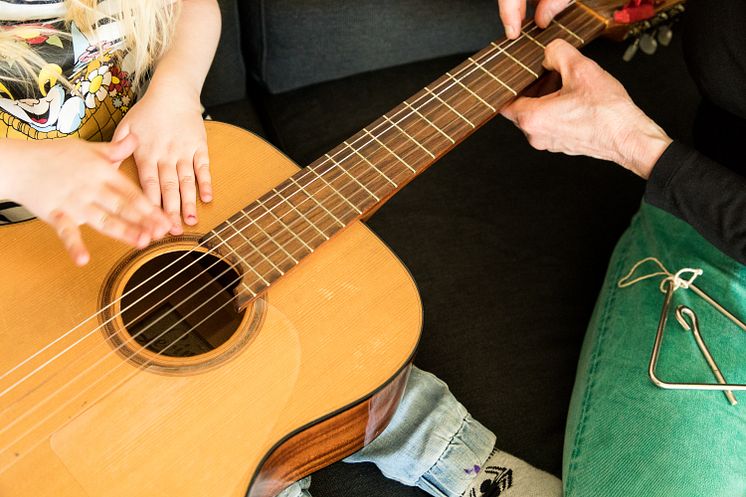 Utökad satsning på musikterapi genom stiftelsen MusikBojen