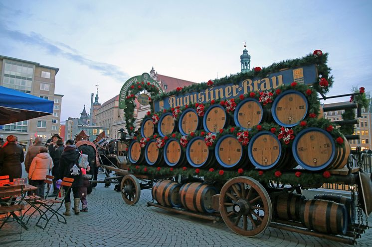 Pferdeprachtwagen zur Eröffnung des neuen Augustiner am Markt