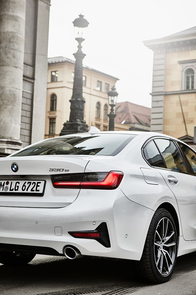 BMW 330e xDrive Sedan