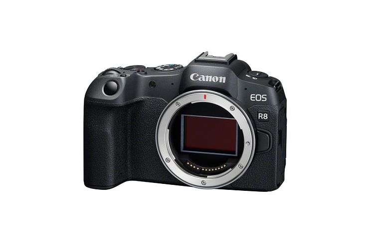 Canon EOS R8_FrontSlantLeft_BODY