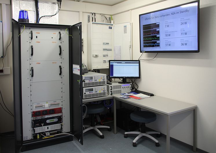 Demonstrator moderner Brennstoffzellentechnologie seiner Bestimmung übergeben