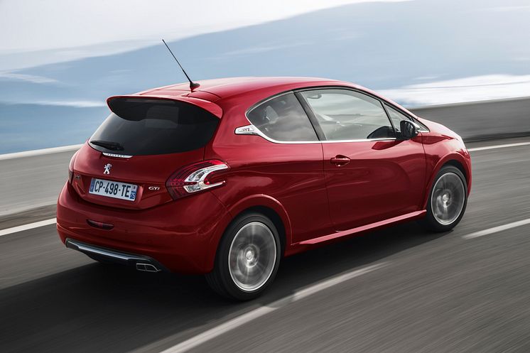 Sverigepremiär för Peugeot 208 GTi - komprimerad körglädje