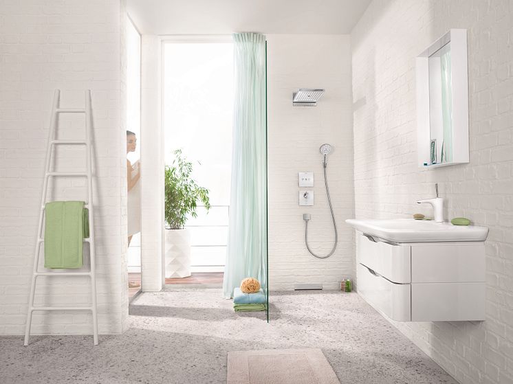 Hansgrohe_Rainmaker_Select_Shower_Select_Shower_Ambience_People